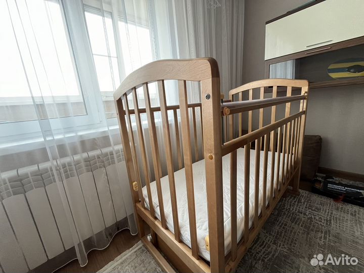 Детская кроватка с матрасом