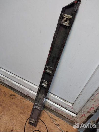 Молдинг двери задний левый Volkswagen Vento