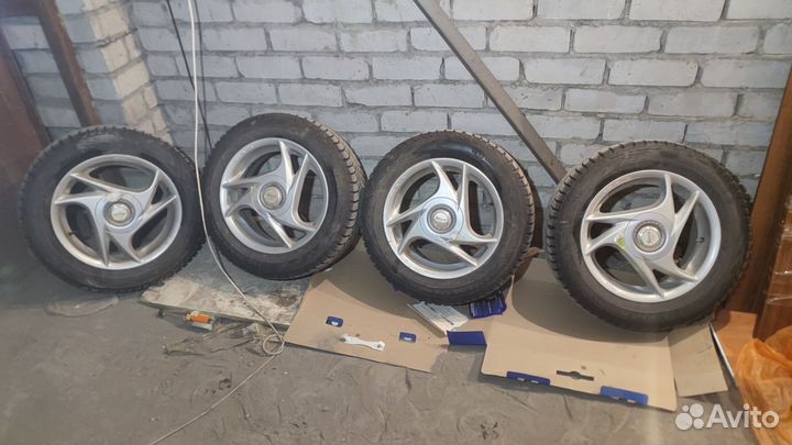 Продам зимние колеса 195*65r15