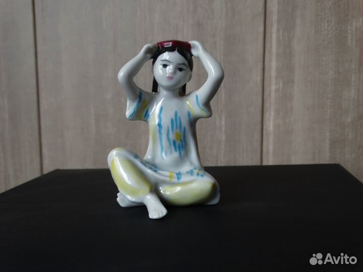 Статуэтка - Маленькая узбечка