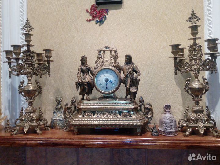 Старинные каминные часы с подсвечниками