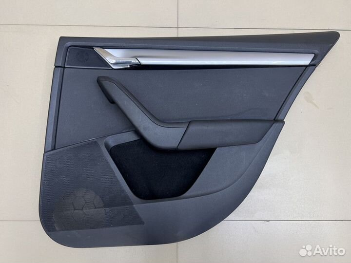 Обшивка двери Skoda Octavia A7