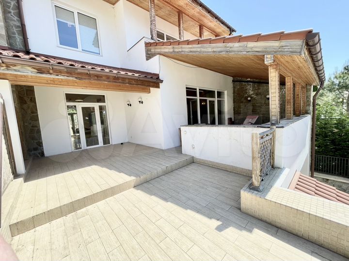 Дом 280 м² на участке 4,7 сот.