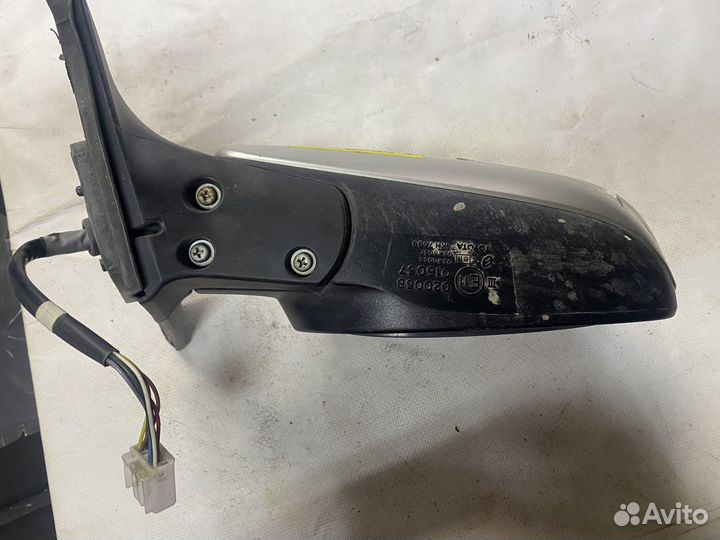 Боковое зеркалозаднего вида левое Toyota Avensis
