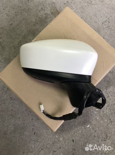 Зеркало правое Мазда