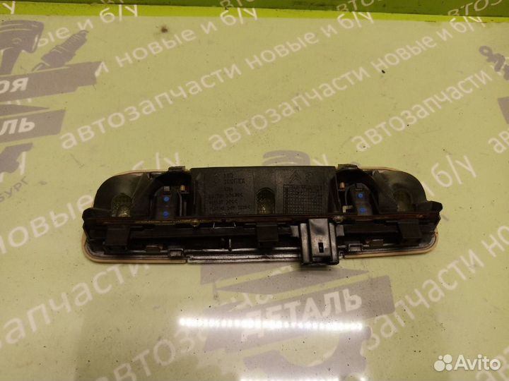 Плафон освещения салона задний Peugeot 607 ES9J4S