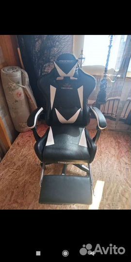 Игровое компьютерное кресло