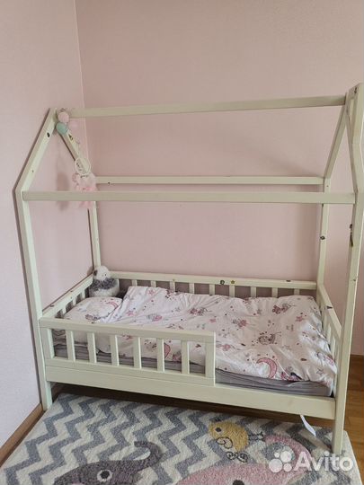 Кроватка домик