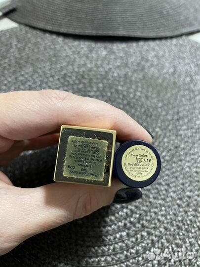 Помада Estee lauder