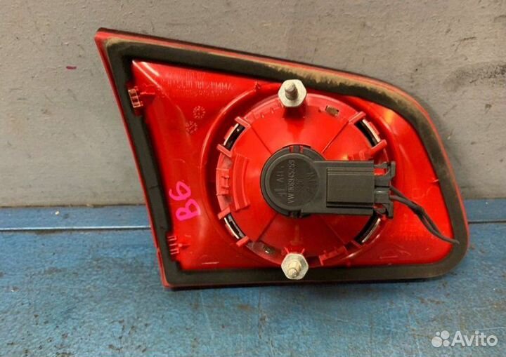 Фонарь багажника правый Volkswagen Passat B6