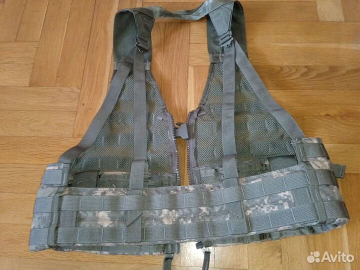 Жилет molle USA, фляжка, подсумки, кобурa