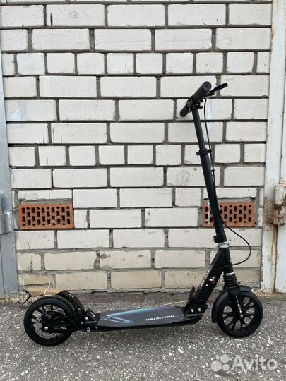 Самокат с амортизаторами и ручным тормозом