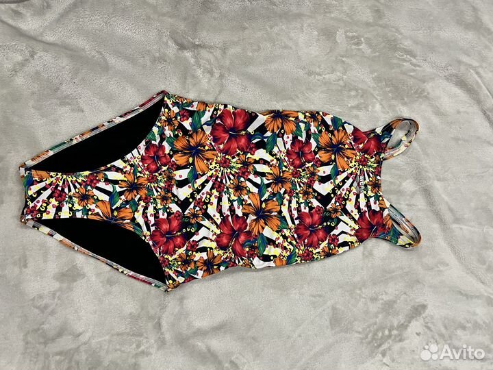 Спортивный купальник arena