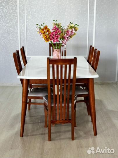 Кухонный стол и стулья комплект