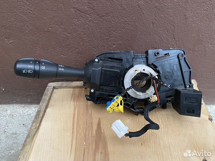 Подрулевой шлейф и левый переключатель Renault