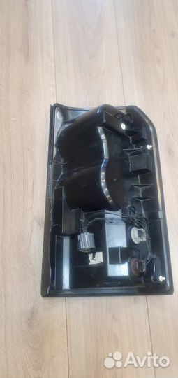 Фонарь задний Land rover discovery 4