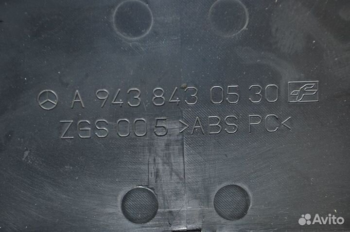 Маленькая деталь торпеды mercedes-benz Actros MP4 1842 (01.12)