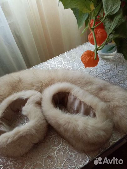 Меховой воротник и нарукавники из меха песец