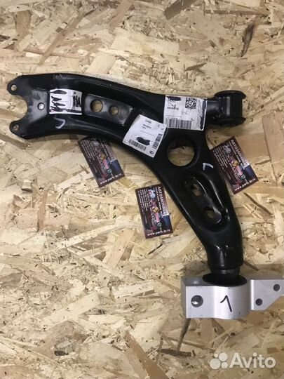 Рычаг передний левый Volkswagen Skoda