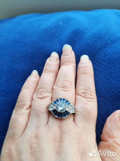 Кольца и серьги в стиле модерн