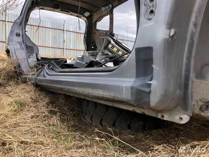 Порог со стойкой правой Nissan Qashqai 2009