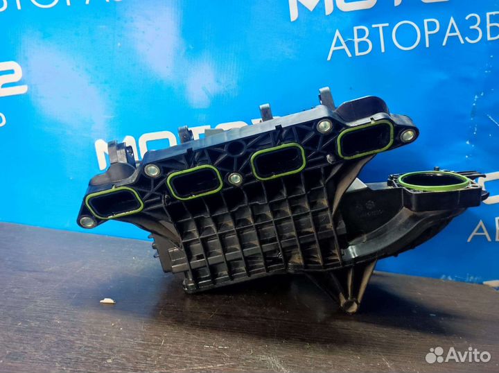 Впускной коллектор Volkswagen Jetta 6