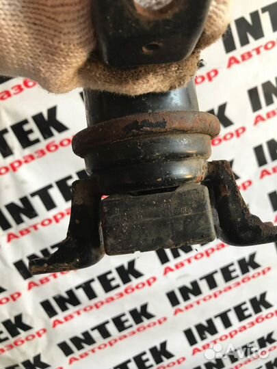 Опора двигателя передняя правая Mitsubishi Lancer