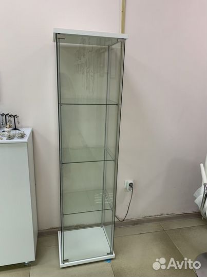 Стеклянная витрина