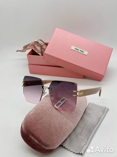 Солнцезащитные очки Miu Miu