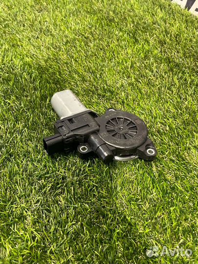 Моторчик стеклоподъемника задний левый Honda HR-V