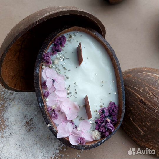 Свечи в кокосе