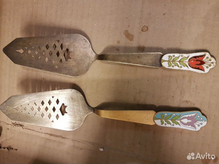 Лопатка для торта мельхиор с эмалью