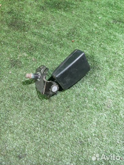 Защелка ремня безопасности задняя Opel Corsa D