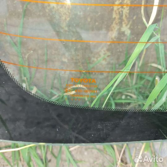 Заднее стекло с обогревом toyota camry XV70 17