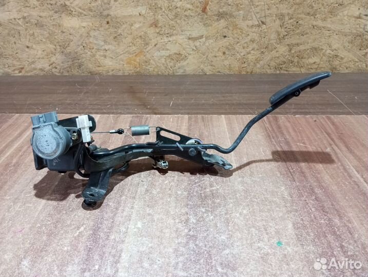 Педаль газа с датчиком 4,2тд 1HDT Toyota land crui