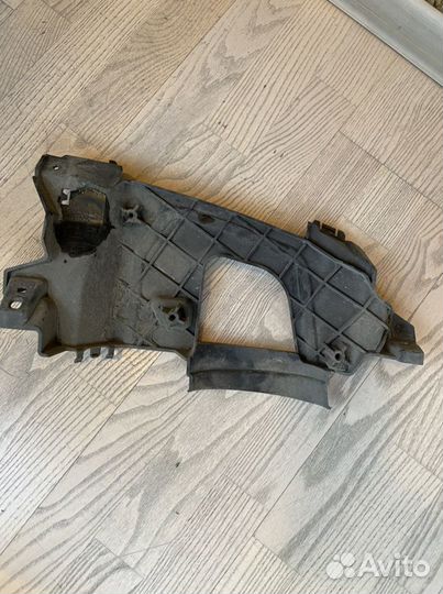 Кронштейн насадки трубы Mercedes w213