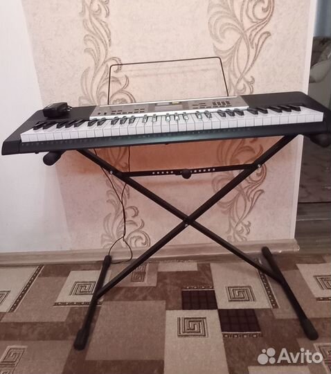 Продаётся синтезатор