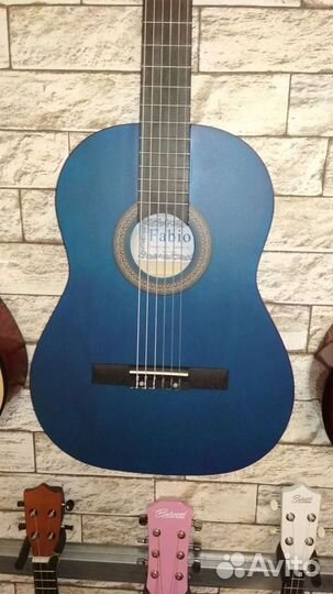 Классическая гитара с широким грифом