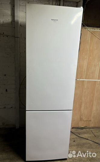 Холодильник Hotpoint Ariston