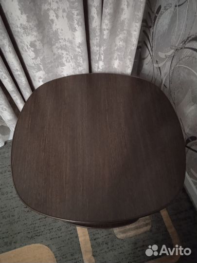 Журнальный столик на колесах