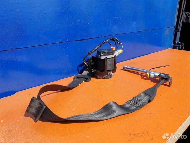 Ремень безопасности передний правый Ford Focus 3+