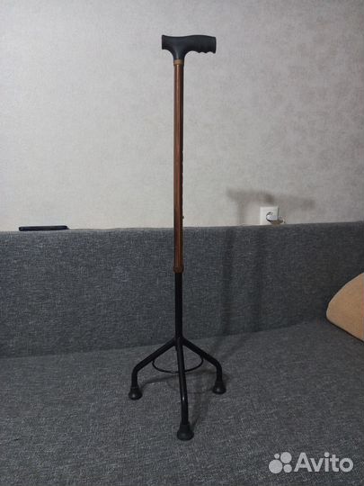 Трость для ходьбы триногая