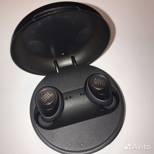 Беспроводные наушники jbl free x