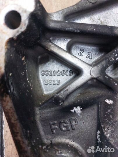 Кронштейн двигателя Opel Zafira B Z19DT 2007