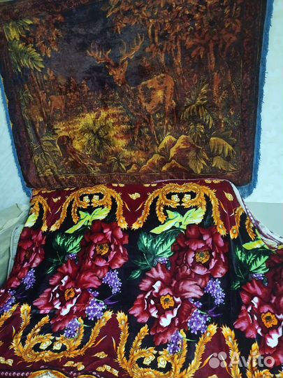 Гобелен на стене