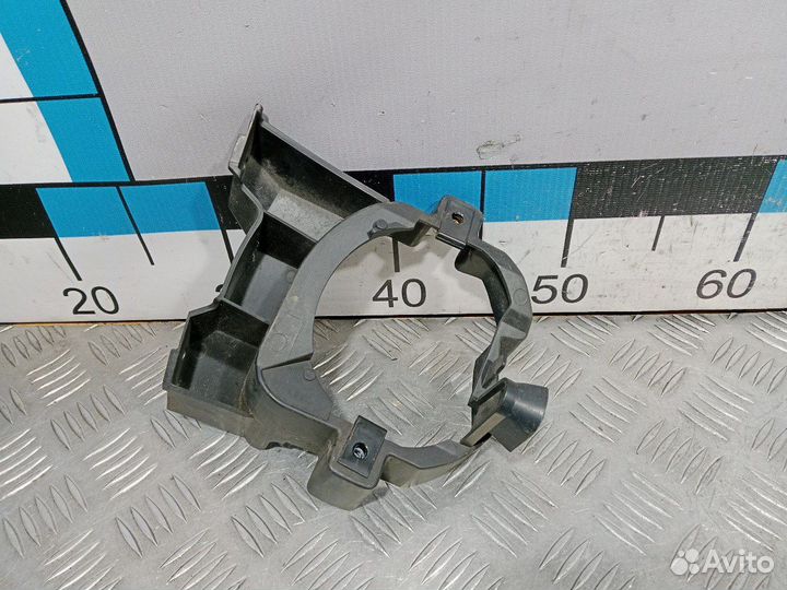 Б/У Кронштейн фары противотуманной правой#002