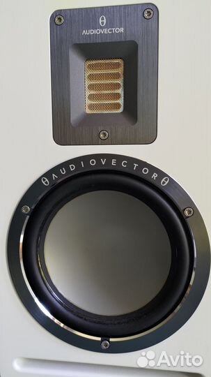 Полочная акустика Audiovector QR 1 White Silk