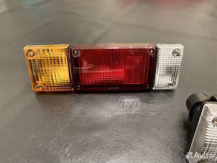 Фонарь задний (2шт) Nissan Atlas F23