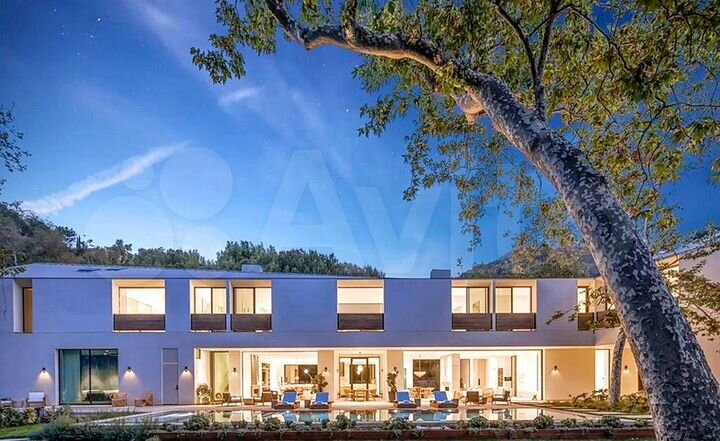 Дом 402 м² на участке 7,1 сот.