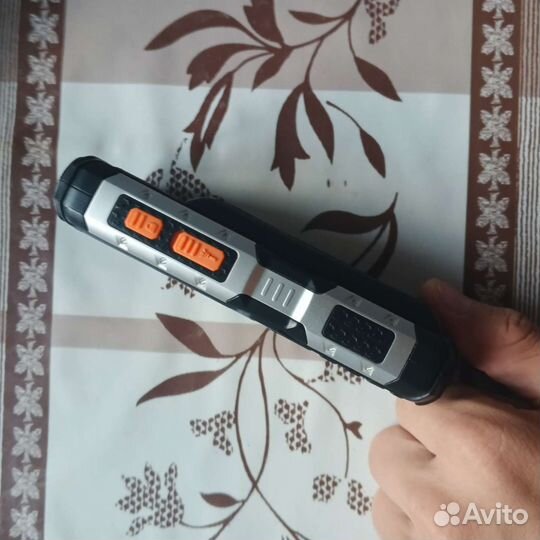 Телефон Bq tank power
